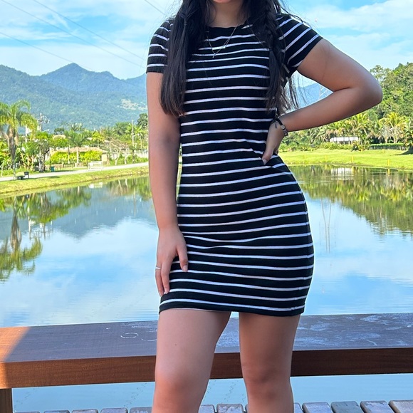 Old Navy Black and White Stripped Bodycon Dress - Picture 2 of 3